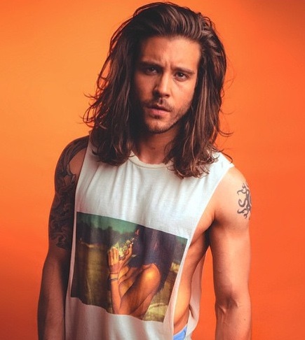 An image of a long hair guy with a grunge hairstyle and a shoulder length haircut