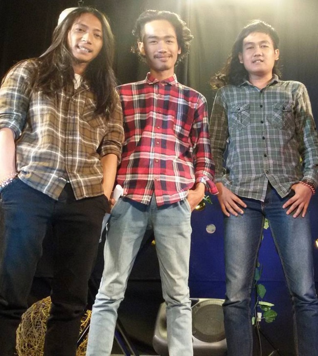 A picture of three Japanese men with long hair and one of them even has wavy curls which are rare in Asian males